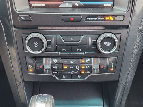 Used 2016 Ford Explorer XLT w/ Equipment Group 202A image 20