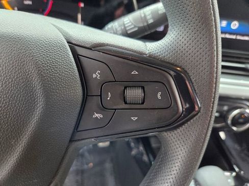 Used 2024 Chevrolet Trax LT FWD image 30
