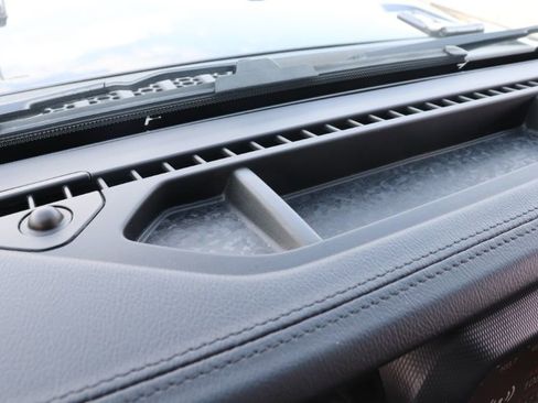 Used 2021 Jeep Wrangler Unlimited Sahara image 28