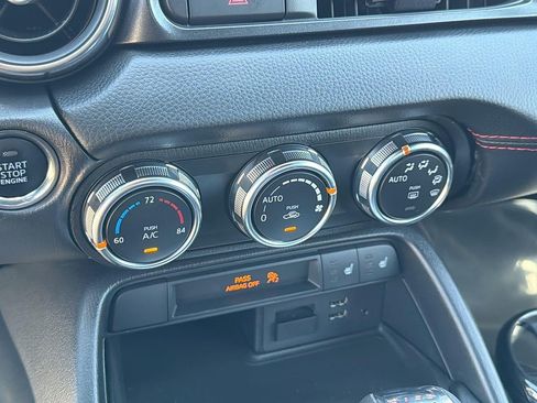 Used 2019 FIAT 124 Spider Abarth RWD image 11