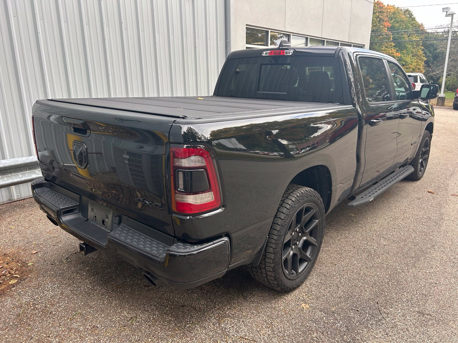 Used 2024 RAM 1500 Laramie AWD/4WD image 5