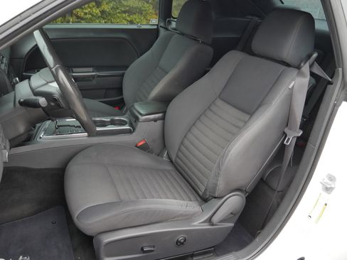 Used 2013 Dodge Challenger SXT image 23