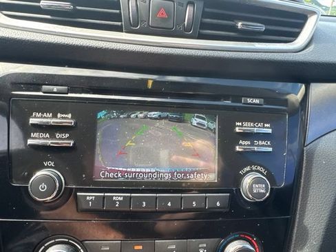 Used 2015 Nissan Rogue S AWD/4WD image 18