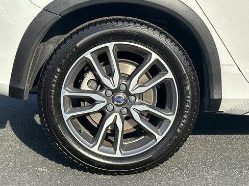 Used 2018 Volvo V60 T5 Cross Country w/ Convenience Package image 26
