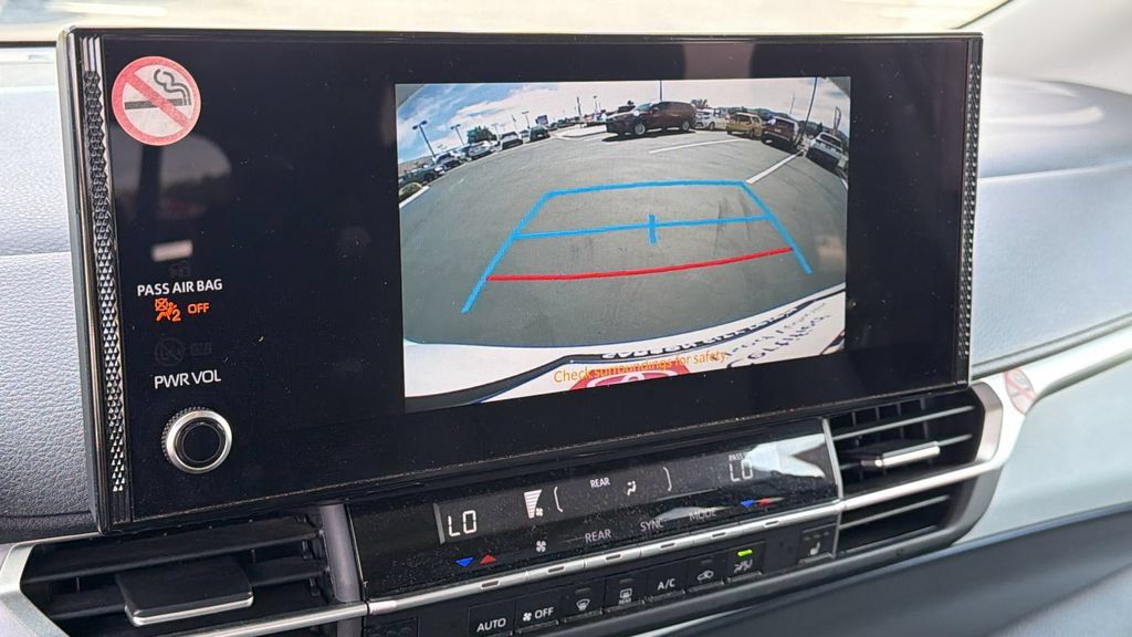 Certified 2025 Toyota Sienna XLE FWD image 16