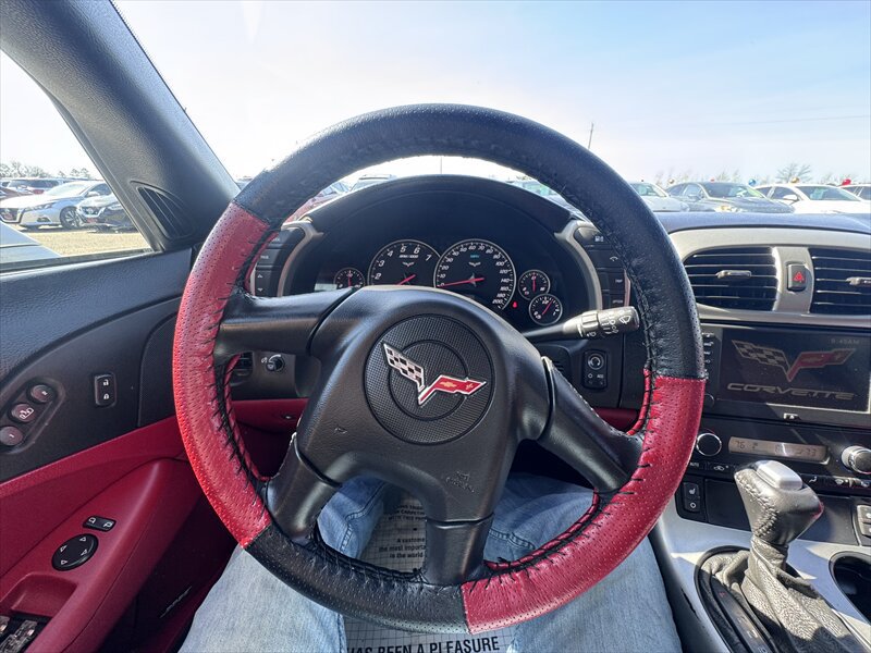 Used 2005 Chevrolet Corvette Coupe w/ Preferred Equipment Group RWD image 13
