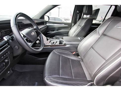 Certified 2025 Cadillac Escalade ESV Premium Luxury w/ Touring Package image 6