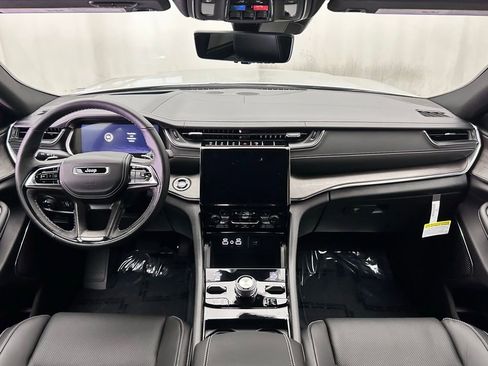 New 2025 Jeep Grand Cherokee Overland w/ Adv Protech Group III image 25