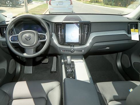 New 2025 Volvo XC60 B5 Plus w/ Protection Package Premier image 21