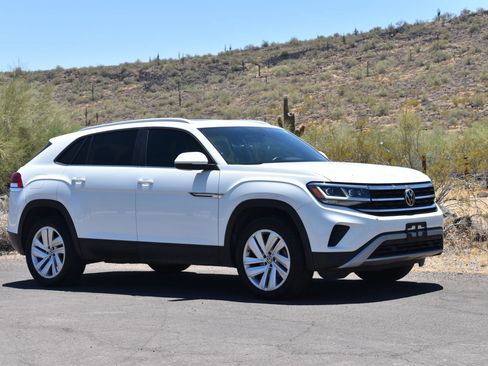 Used 2020 Volkswagen Atlas Cross Sport SE w/ Panoramic Sunroof Package AWD/4WD image 2