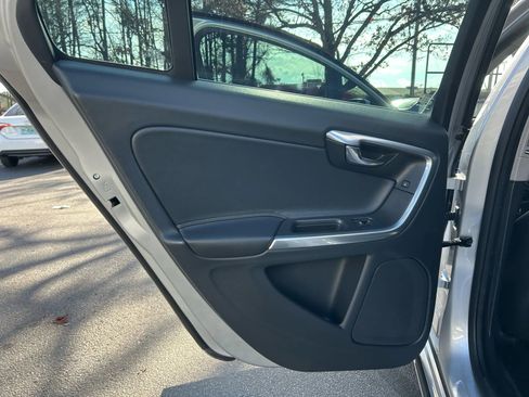Used 2016 Volvo S60 T5 Premier w/ Convenience Package image 28