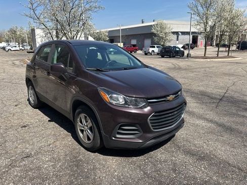 Used 2020 Chevrolet Trax LS FWD image 4