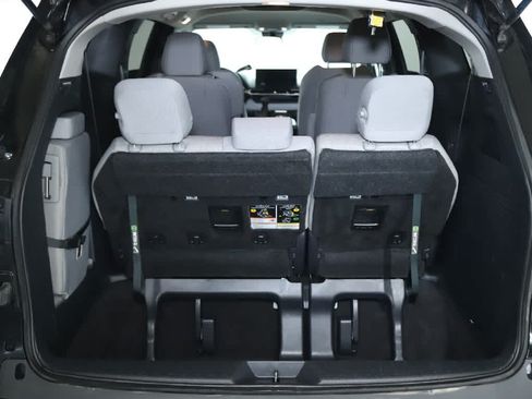 Certified 2025 Toyota Sienna LE AWD/4WD image 28