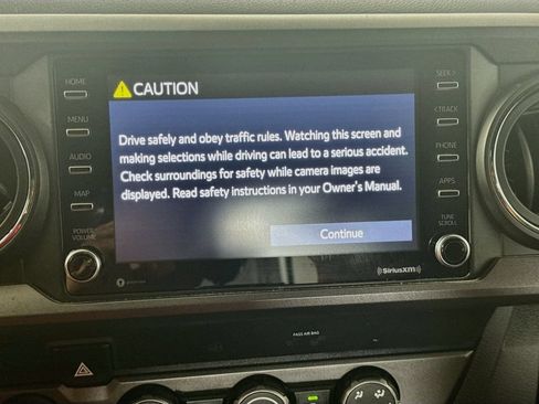 Certified 2020 Toyota Tacoma TRD Off-Road AWD/4WD image 16
