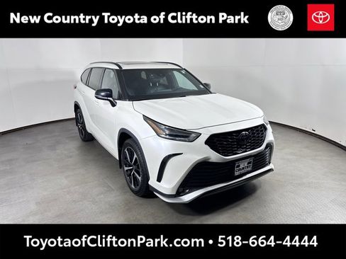 Used 2021 Toyota Highlander XSE image 1