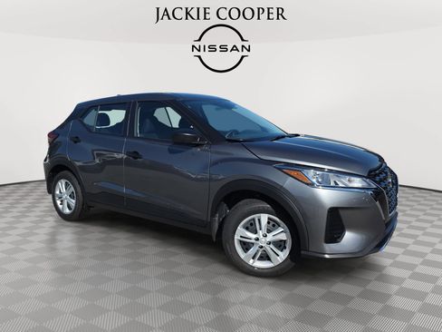 Certified 2025 Nissan Kicks Play S FWD image 3