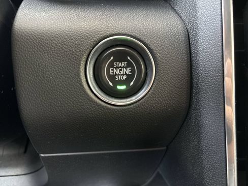 Certified 2025 GMC Acadia Elevation FWD image 17