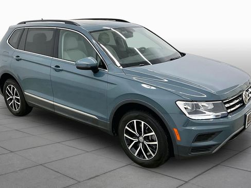 Used 2021 Volkswagen Tiguan SE w/ Panoramic Sunroof Package FWD image 3