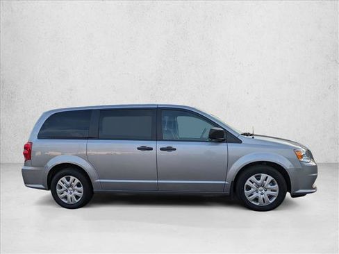 Used 2019 Dodge Grand Caravan SE FWD image 4
