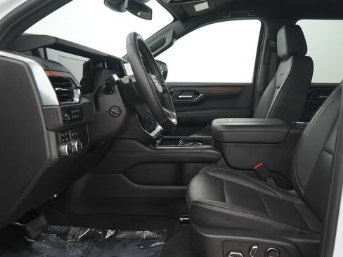 Used 2025 GMC Yukon XL Denali AWD/4WD image 24