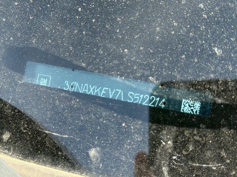 Used 2020 Chevrolet Equinox LT image 2