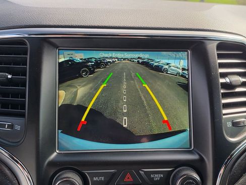 Used 2018 Jeep Grand Cherokee Laredo image 23