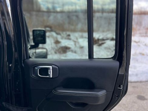 Used 2023 Jeep Wrangler Sahara w/ Cold Weather Group image 31