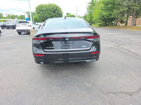 Used 2024 Honda Accord Touring image 6