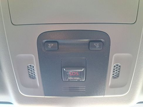 Used 2019 Toyota Camry L image 26