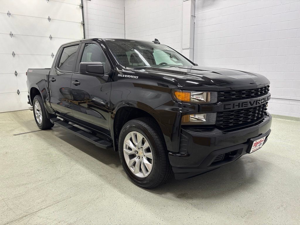 Used 2020 Chevrolet Silverado 1500 Custom w/ Custom Value Package AWD/4WD image 2