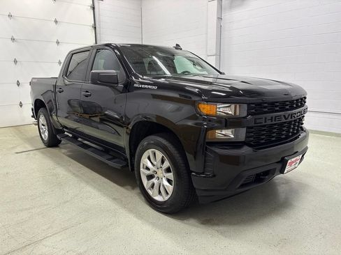 Used 2020 Chevrolet Silverado 1500 Custom w/ Custom Value Package AWD/4WD image 2