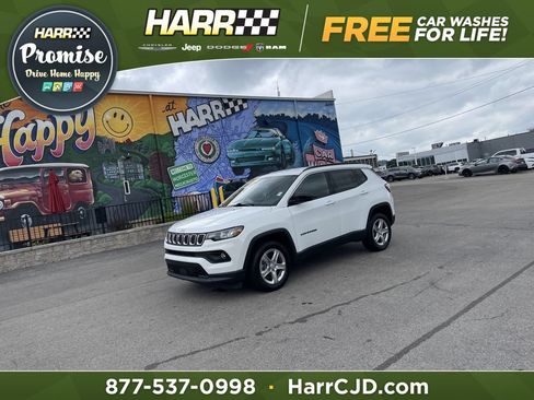 Used 2024 Jeep Compass Latitude AWD/4WD image 1