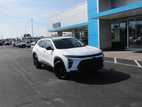 New 2026 Chevrolet Trax ACTIV w/ Sunroof Package image 2