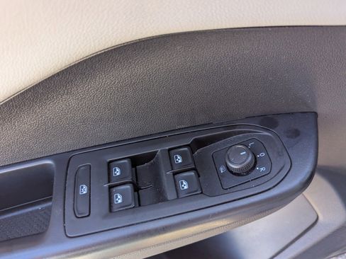 Used 2024 Volkswagen Taos SE image 13