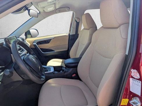 Used 2021 Toyota RAV4 LE AWD/4WD image 11
