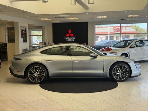 Used 2023 Porsche Taycan 4S w/ Premium Package image 4