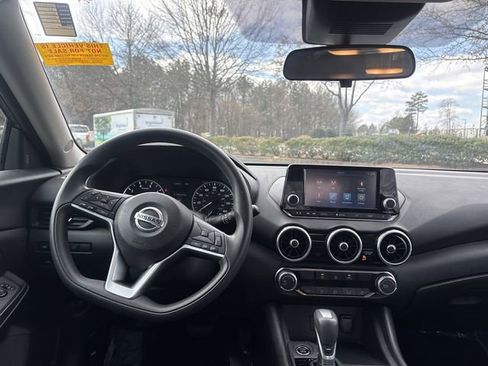 Used 2021 Nissan Sentra SR w/ SR Premium Package image 9