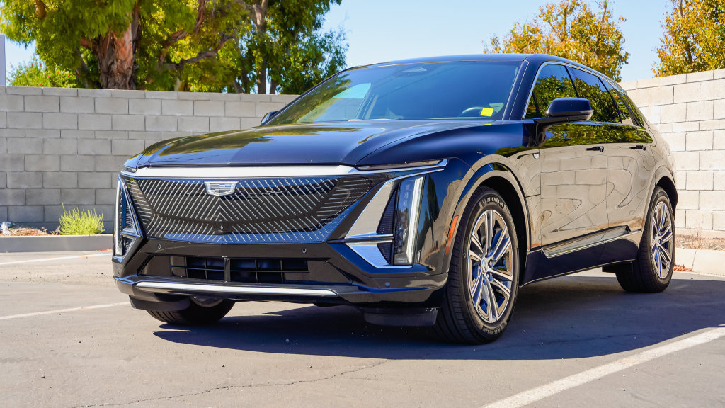 Certified 2024 Cadillac Lyriq Luxury RWD image 2