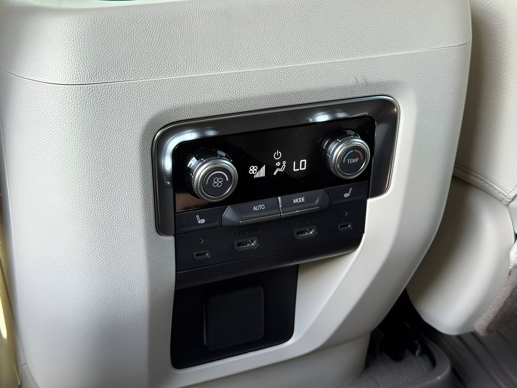 New 2026 GMC Yukon Denali w/ Denali Reserve Package AWD/4WD image 16