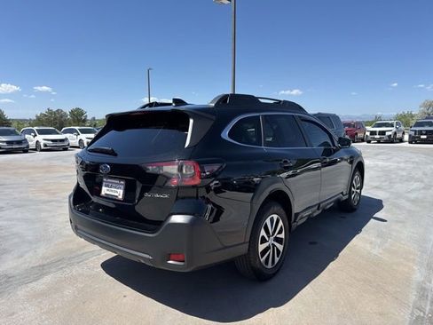 Used 2023 Subaru Outback Premium AWD/4WD image 3