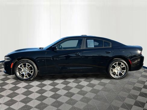 Used 2016 Dodge Charger SE w/ Popular Equipment Group image 2