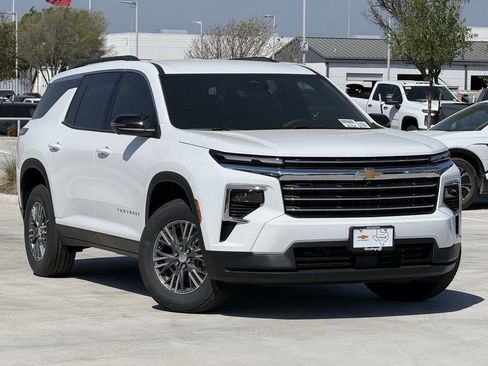 New 2026 Chevrolet Traverse LT w/ Driver Confidence Package image 2