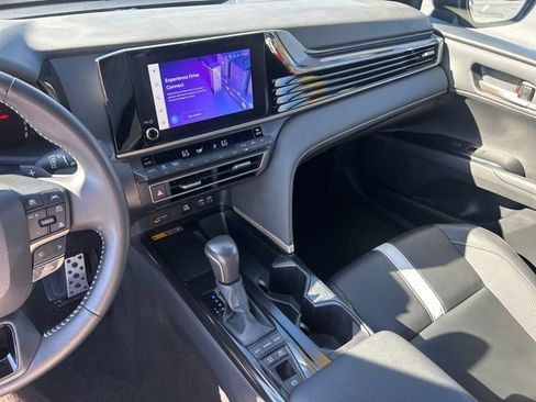Used 2025 Toyota Camry SE image 30