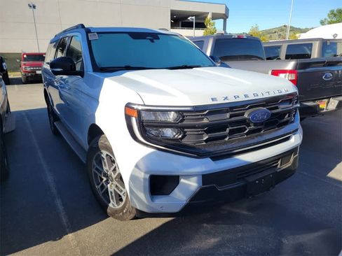Used 2025 Ford Expedition Max Active image 9