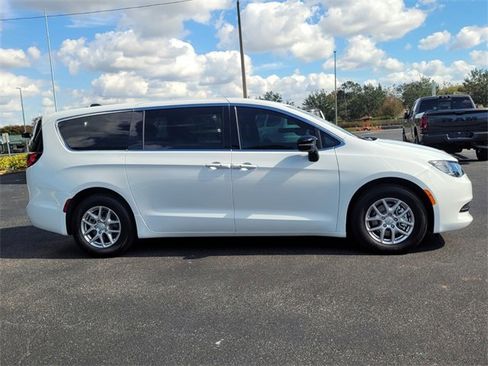 New 2026 Chrysler Voyager LX image 8