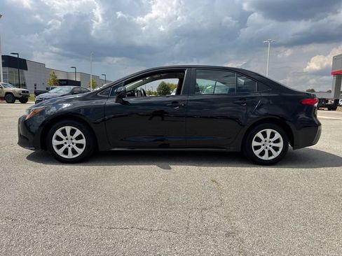 Used 2025 Toyota Corolla LE FWD image 3