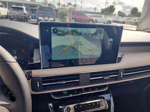 New 2026 Lincoln Corsair Premiere image 32