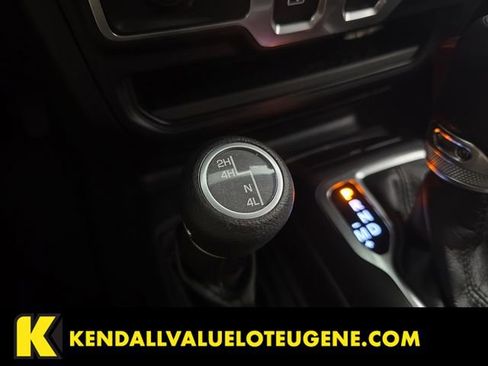 Used 2018 Jeep Wrangler Sport AWD/4WD image 17