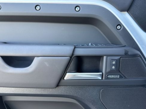 New 2025 Land Rover Defender 110 X-Dynamic SE image 10