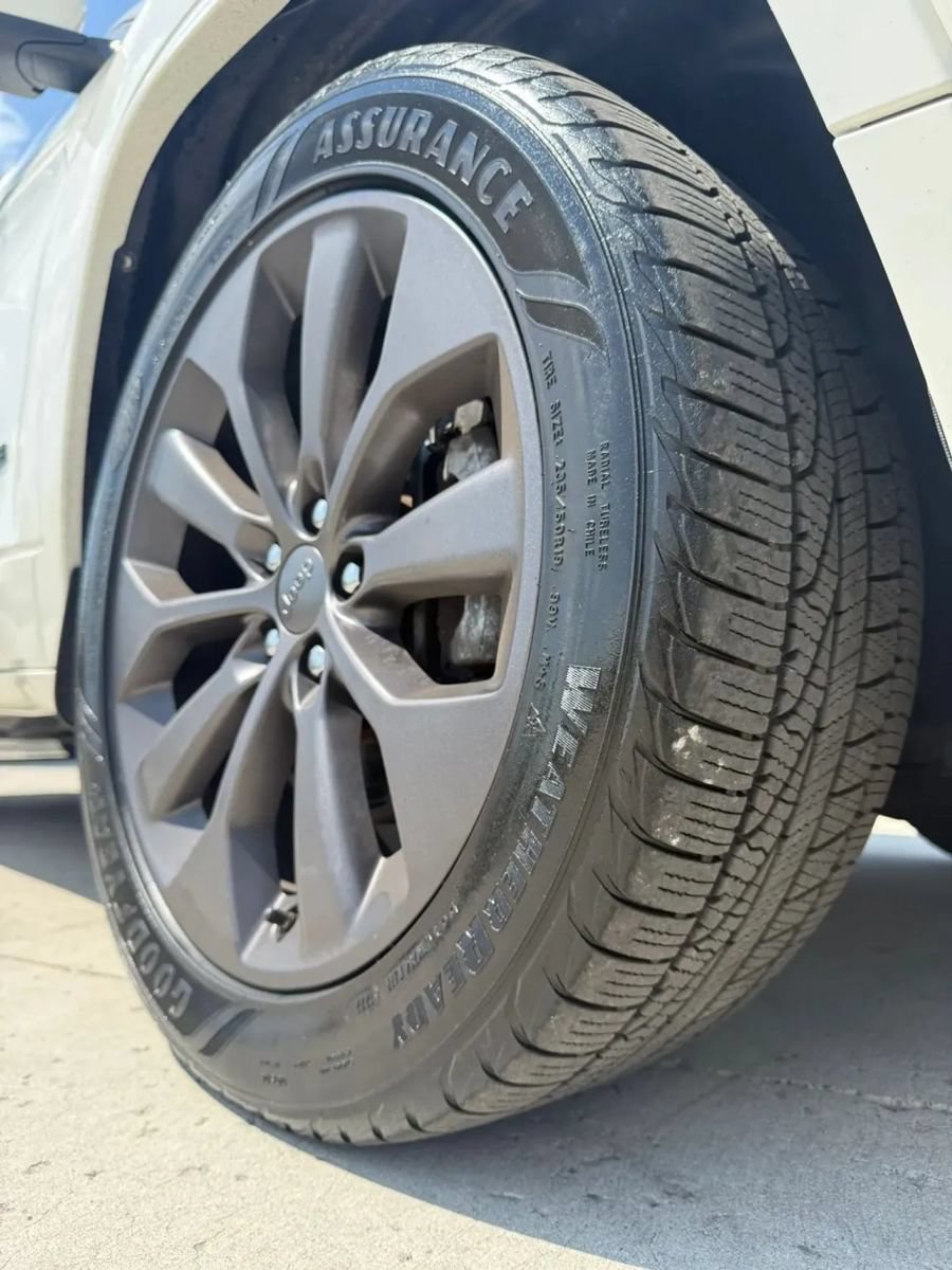 Used 2019 Jeep Cherokee High Altitude AWD/4WD image 8